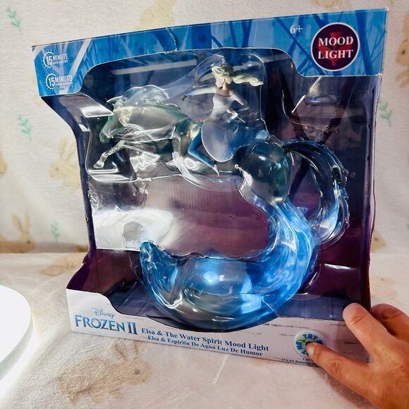 Disney FROZEN 2 Elsa & The Water Spirit Nook Mood Light Figurine Limited Release - Picture 11 of 12